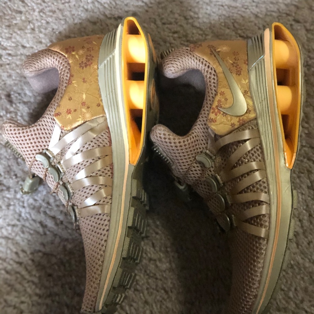 Nike - Picture 2 of 2